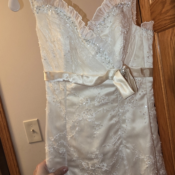 Wedding dress - Picture 4 of 16